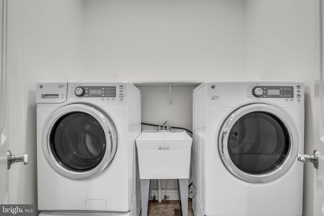 6 JAMESTOWN SQ, Mechanicsburg, PA 17050