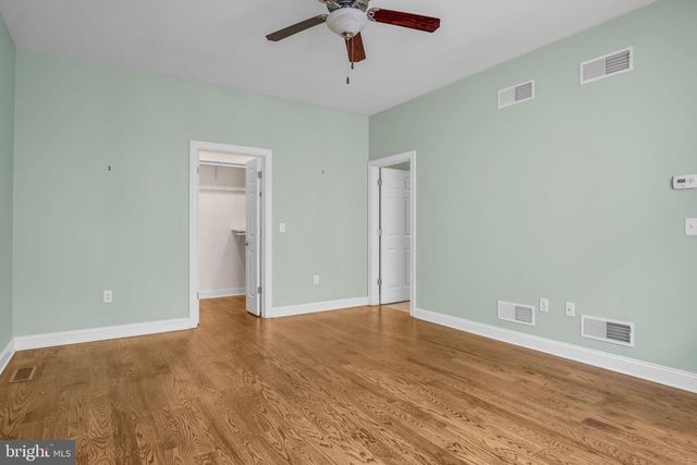 6 JAMESTOWN SQ, Mechanicsburg, PA 17050