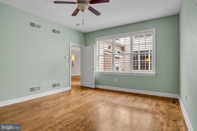 6 JAMESTOWN SQ, Mechanicsburg, PA 17050