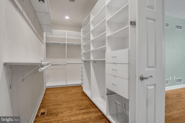 6 JAMESTOWN SQ, Mechanicsburg, PA 17050