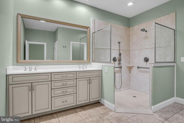 6 JAMESTOWN SQ, Mechanicsburg, PA 17050