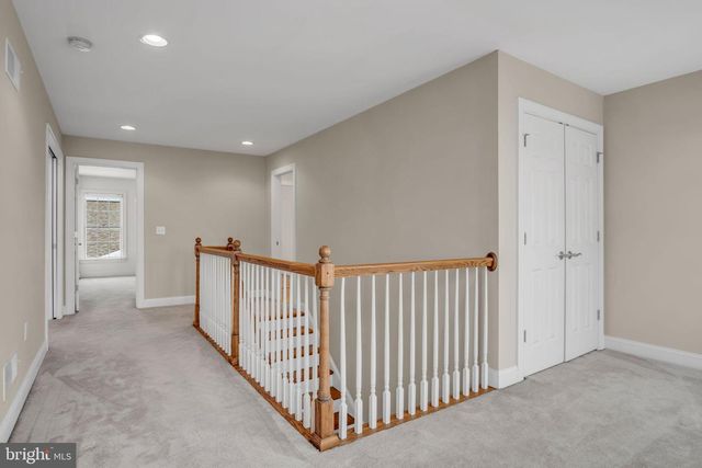 6 JAMESTOWN SQ, Mechanicsburg, PA 17050