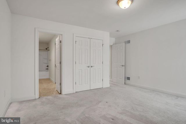 6 JAMESTOWN SQ, Mechanicsburg, PA 17050