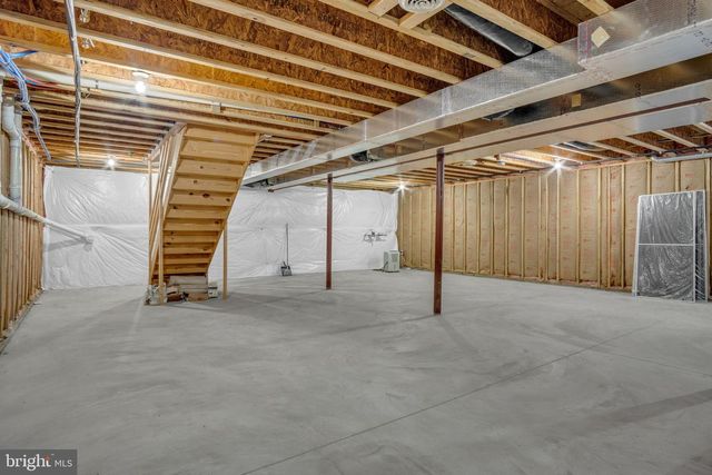 6 JAMESTOWN SQ, Mechanicsburg, PA 17050