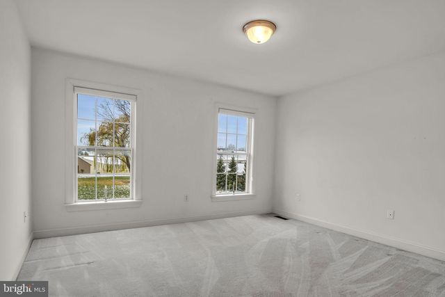 6 JAMESTOWN SQ, Mechanicsburg, PA 17050