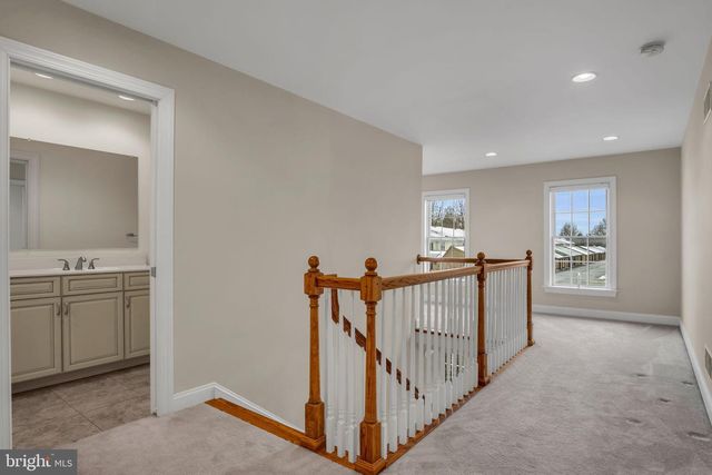 6 JAMESTOWN SQ, Mechanicsburg, PA 17050