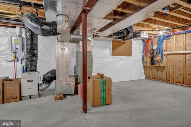 6 JAMESTOWN SQ, Mechanicsburg, PA 17050