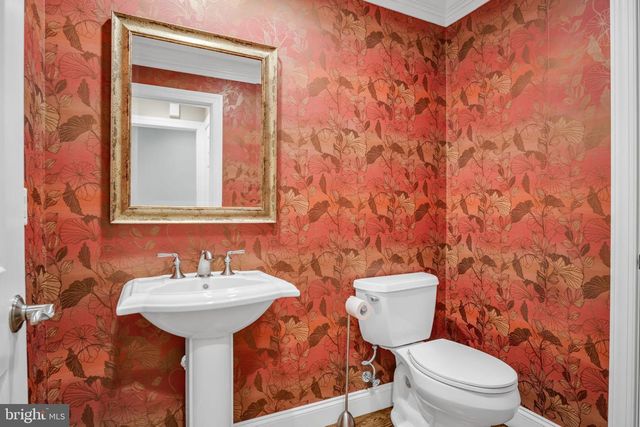 6 JAMESTOWN SQ, Mechanicsburg, PA 17050