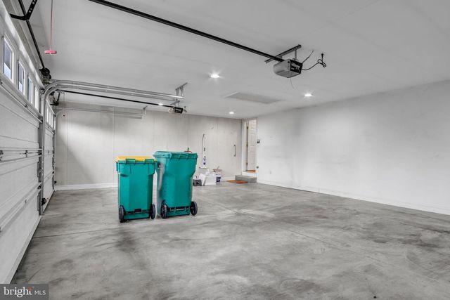 6 JAMESTOWN SQ, Mechanicsburg, PA 17050