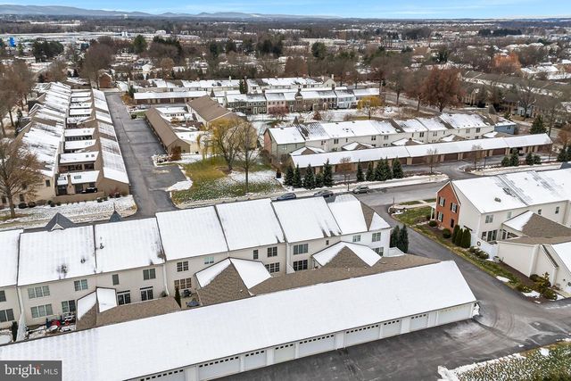 6 JAMESTOWN SQ, Mechanicsburg, PA 17050