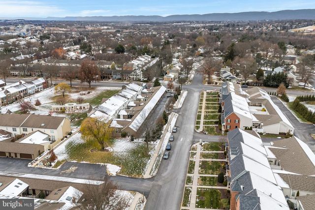 6 JAMESTOWN SQ, Mechanicsburg, PA 17050