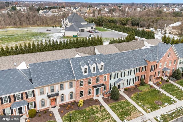 6 JAMESTOWN SQ, Mechanicsburg, PA 17050