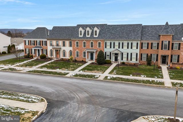 6 JAMESTOWN SQ, Mechanicsburg, PA 17050