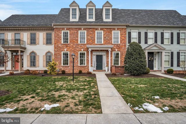 6 JAMESTOWN SQ, Mechanicsburg, PA 17050