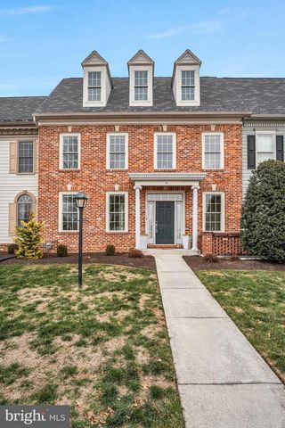 6 JAMESTOWN SQ, Mechanicsburg, PA 17050