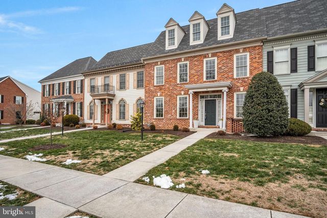 6 JAMESTOWN SQ, Mechanicsburg, PA 17050