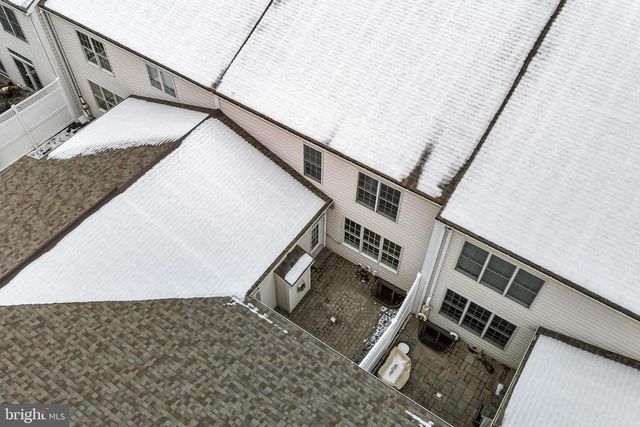 6 JAMESTOWN SQ, Mechanicsburg, PA 17050