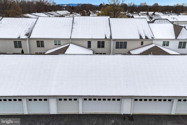 6 JAMESTOWN SQ, Mechanicsburg, PA 17050