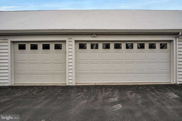 6 JAMESTOWN SQ, Mechanicsburg, PA 17050