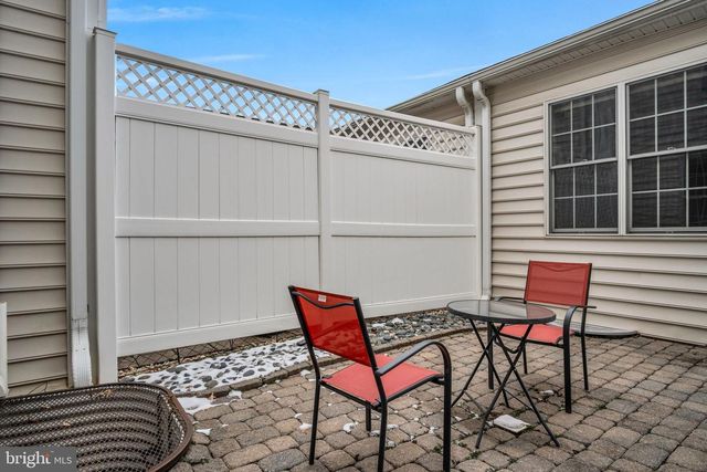 6 JAMESTOWN SQ, Mechanicsburg, PA 17050