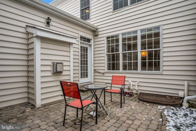 6 JAMESTOWN SQ, Mechanicsburg, PA 17050