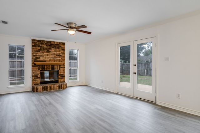 413 Fox Creek Court, Denton, TX 76209