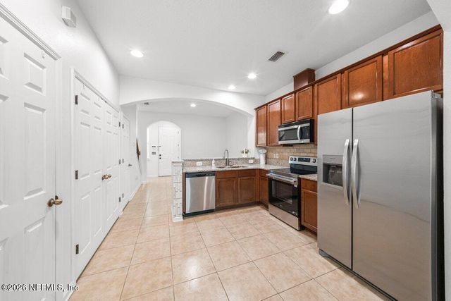 6186 HIGH TIDE Boulevard, Jacksonville, FL 32258