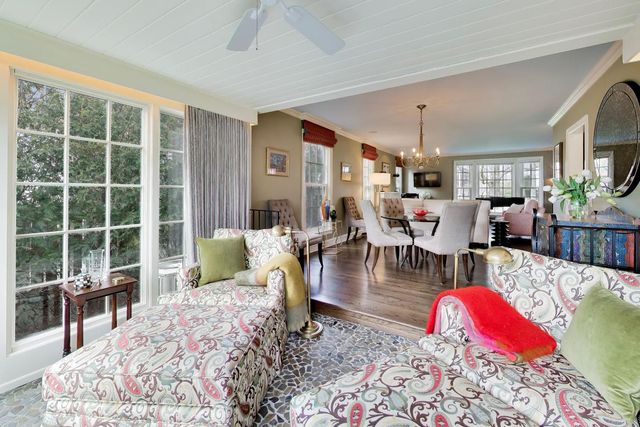 105 Lakeside Place, Highland Park, IL 60035