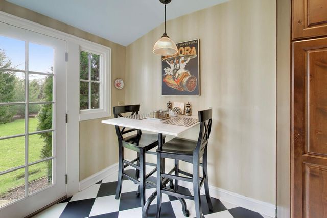 105 Lakeside Place, Highland Park, IL 60035