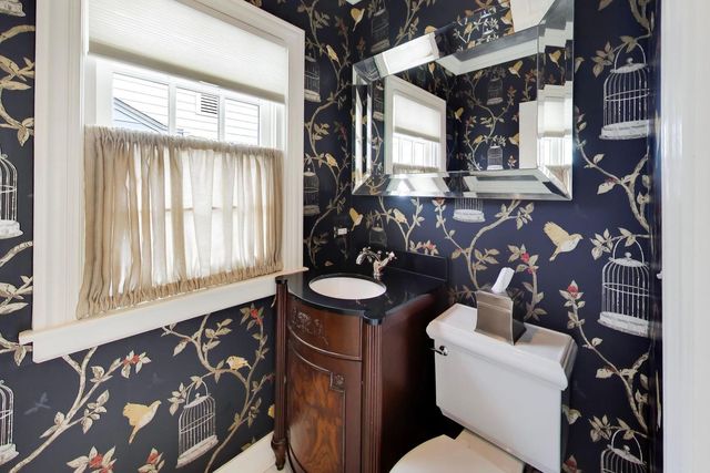 105 Lakeside Place, Highland Park, IL 60035