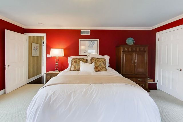 105 Lakeside Place, Highland Park, IL 60035