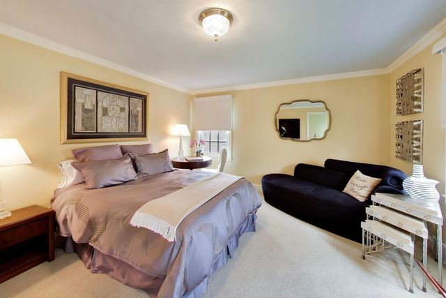 105 Lakeside Place, Highland Park, IL 60035