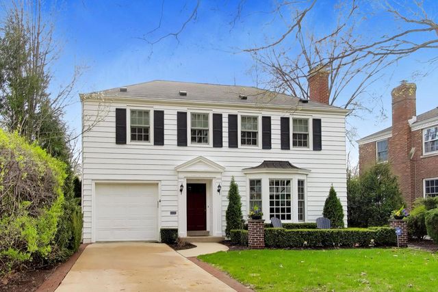 105 Lakeside Place, Highland Park, IL 60035