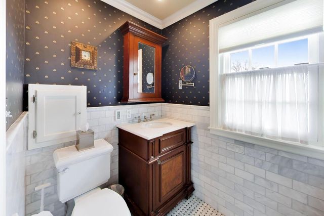 105 Lakeside Place, Highland Park, IL 60035