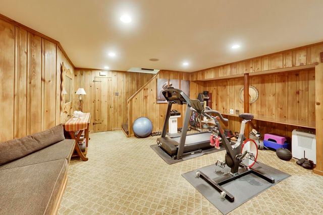 105 Lakeside Place, Highland Park, IL 60035