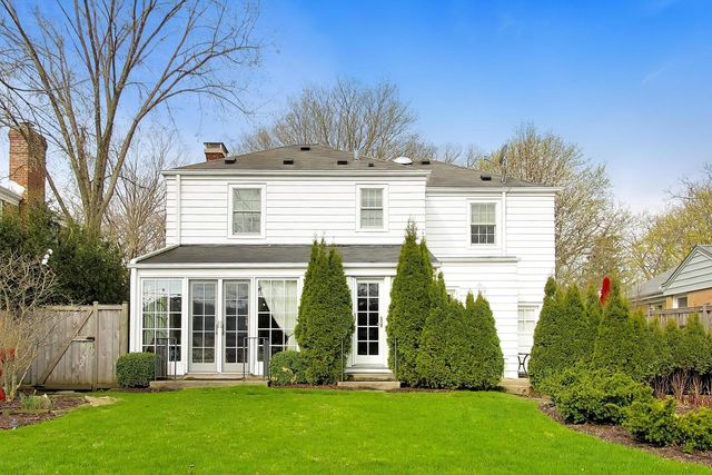 105 Lakeside Place, Highland Park, IL 60035