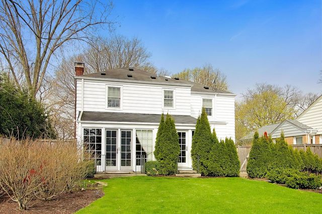 105 Lakeside Place, Highland Park, IL 60035