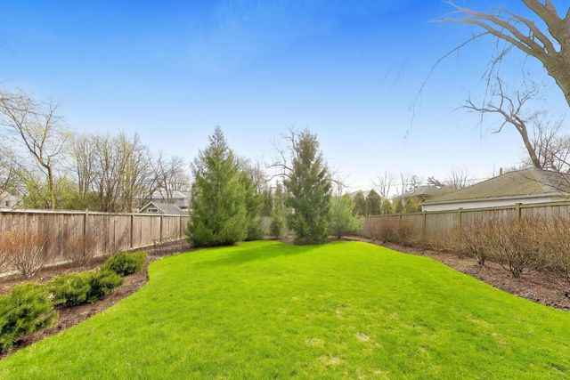 105 Lakeside Place, Highland Park, IL 60035