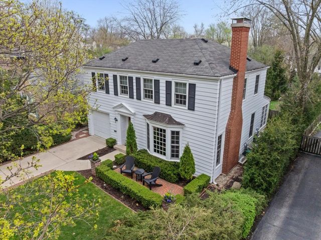 105 Lakeside Place, Highland Park, IL 60035