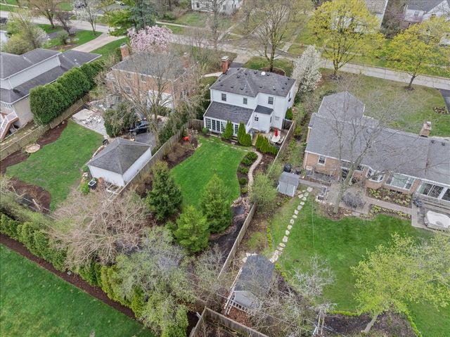 105 Lakeside Place, Highland Park, IL 60035