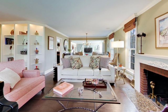 105 Lakeside Place, Highland Park, IL 60035