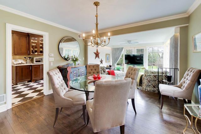 105 Lakeside Place, Highland Park, IL 60035