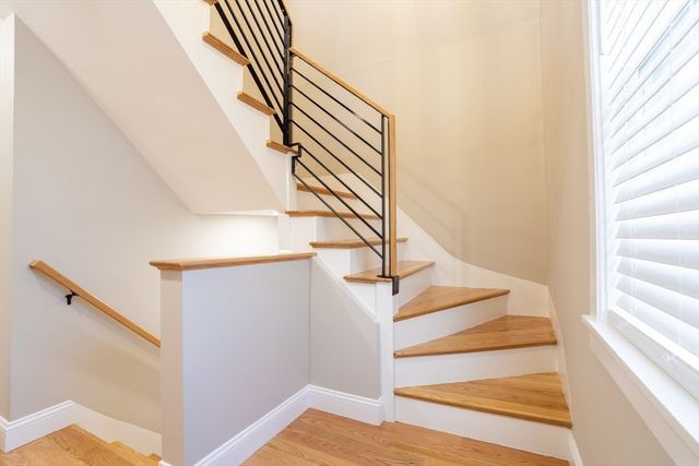 2 Laurel St, Chelsea, MA 02150