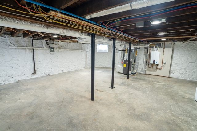 2 Laurel St, Chelsea, MA 02150