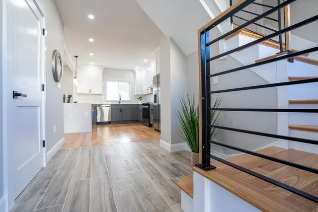 2 Laurel St, Chelsea, MA 02150