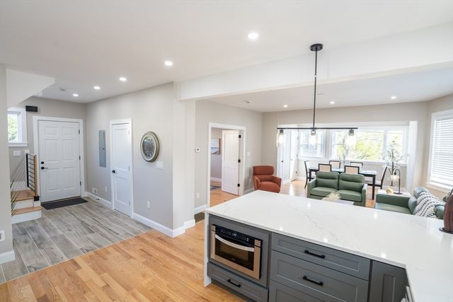 2 Laurel St, Chelsea, MA 02150