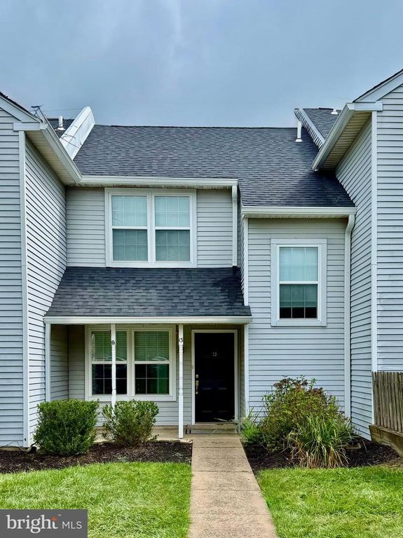 13 EVERETT DR, Newtown, PA 18940