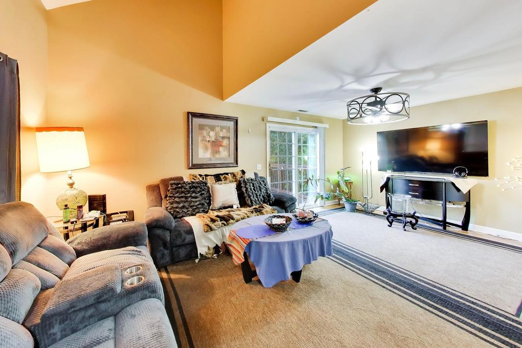 1454 Laurel Oak Drive A, Streamwood, IL 60107 — photo 2
