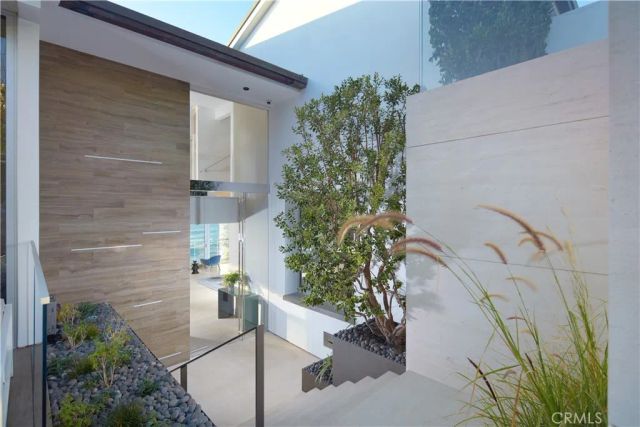 14 Lagunita Drive, Laguna Beach, CA 92651