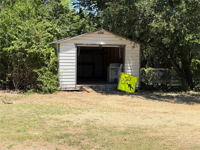 1010 Glen Brook Drive, Pecan Hill, TX 75165